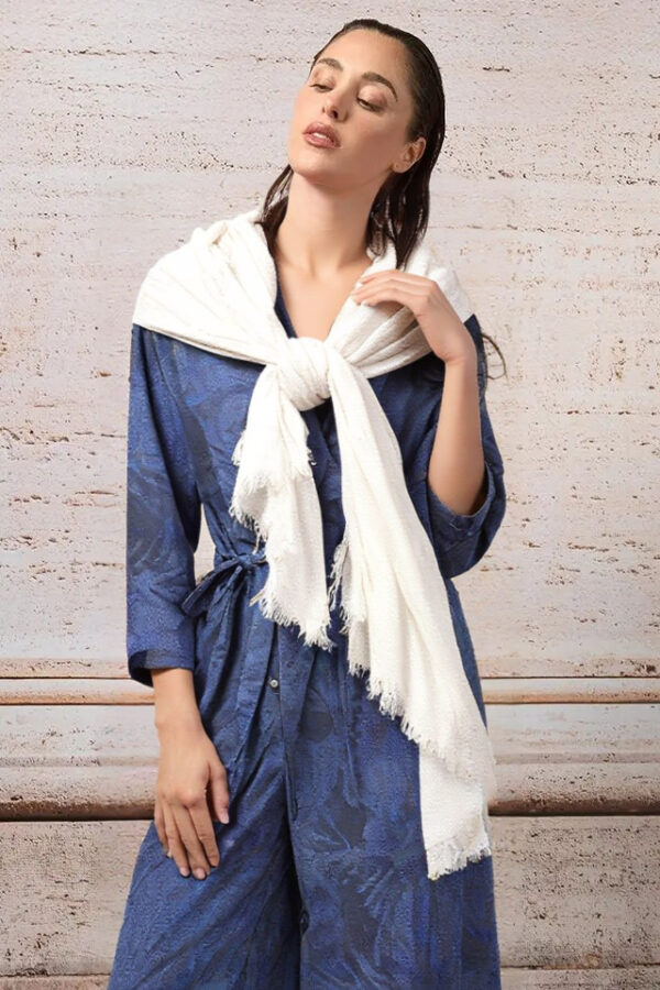 FitRoom.app_1773393834567 šál strieborný lurexový Rinascimento